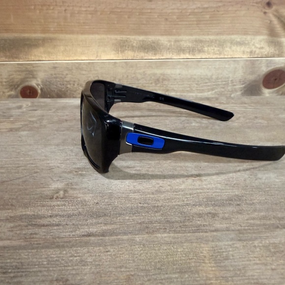 Oakley Black and Blue Men's Glasses